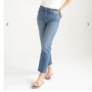 Carly Jean los Angeles Chrissy straight leg jeans closet is BOGO 💋